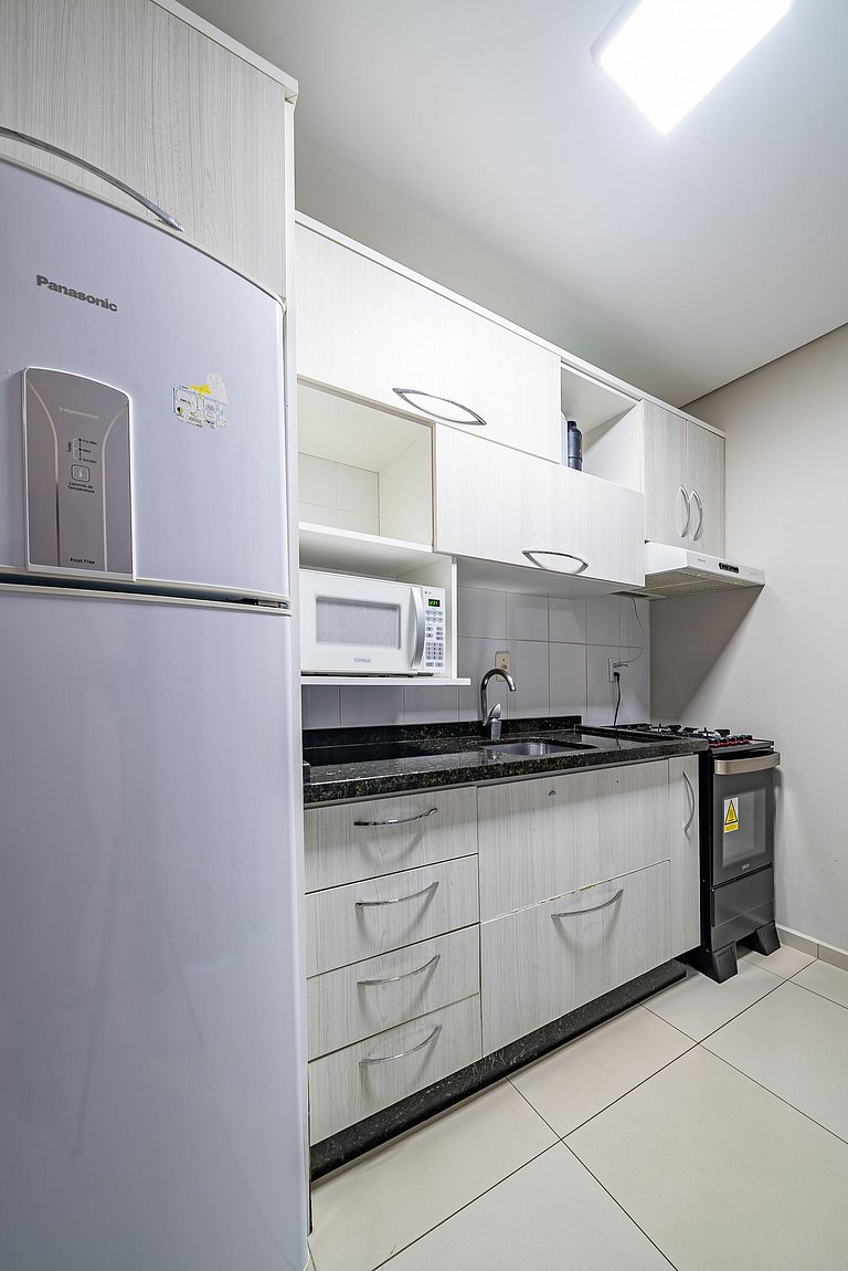 012 - Apartamento espaçoso à 120m Praia de Bombas