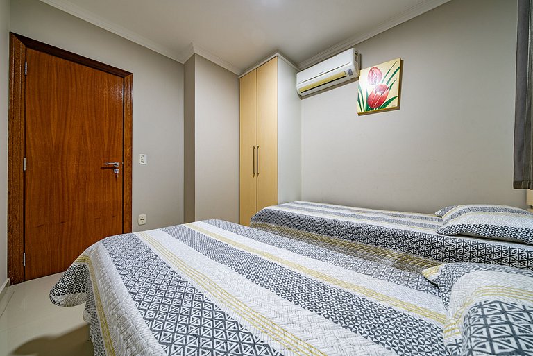 012 - Apartamento espaçoso à 120m Praia de Bombas
