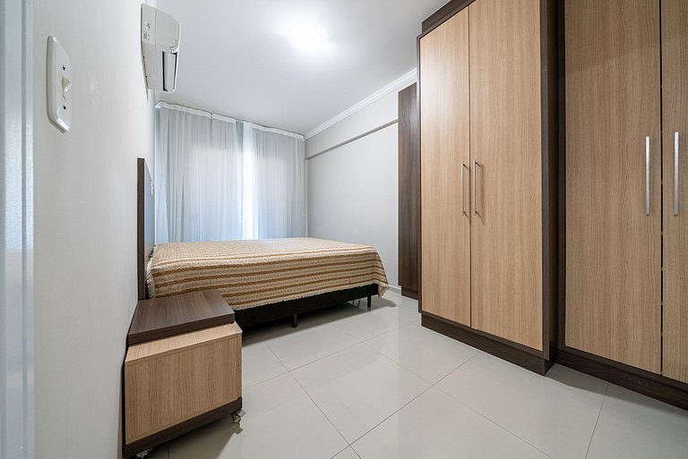 113 - Apto 3 dorm c/ sacada 130m do mar