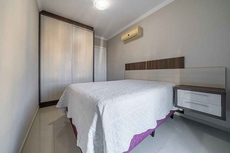 113 - Apto 3 dorm c/ sacada 130m do mar