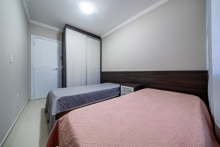 113 - Apto 3 dorm c/ sacada 130m do mar