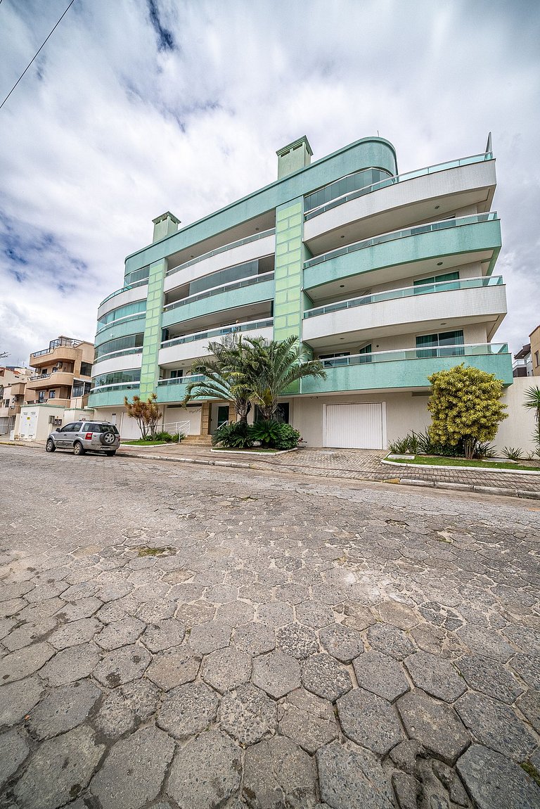 113 - Apto 3 dorm c/ sacada 130m do mar