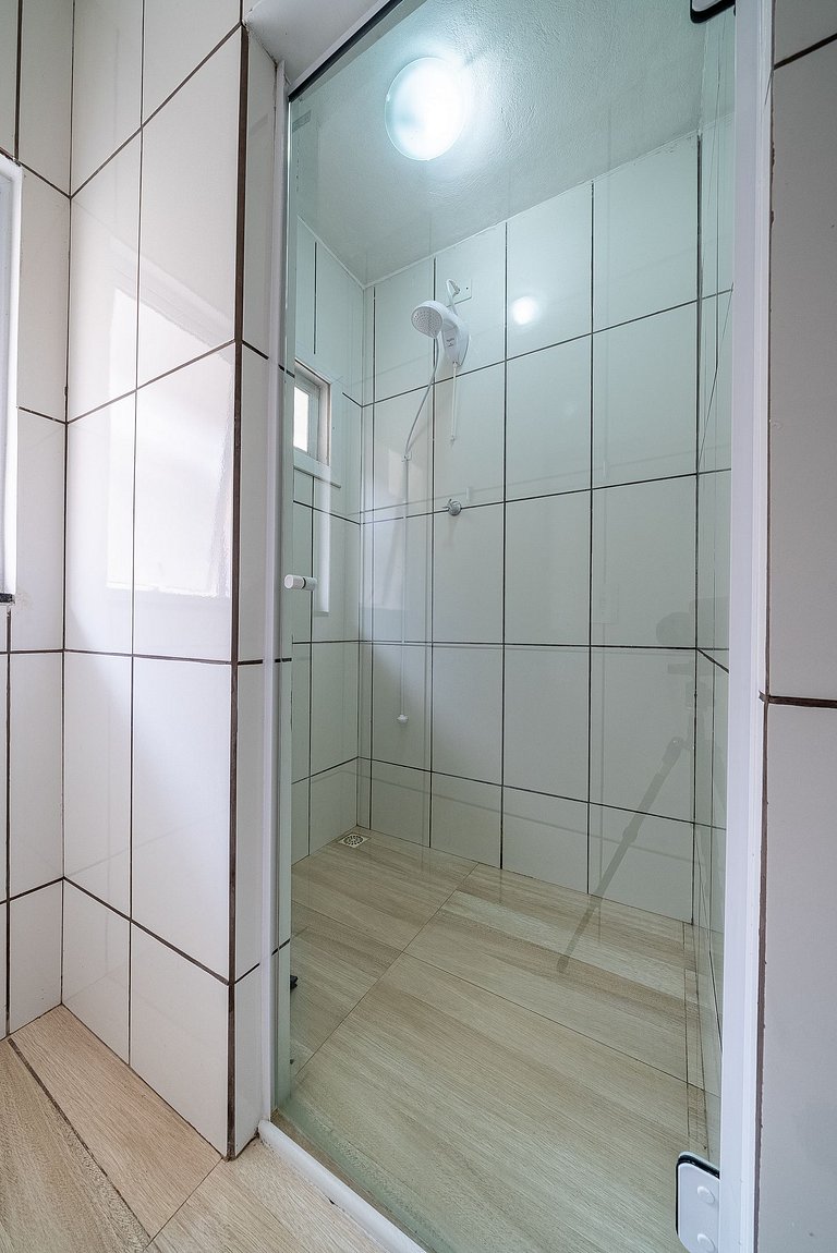 021 -Residencial com Piscina e Jacuzzi em Bombas