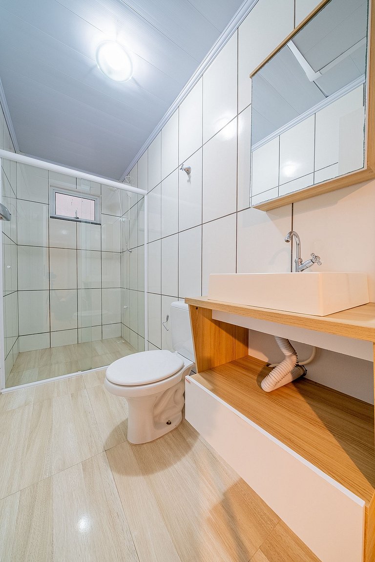 022 - Residencial com Piscina e Jacuzzi em Bombas