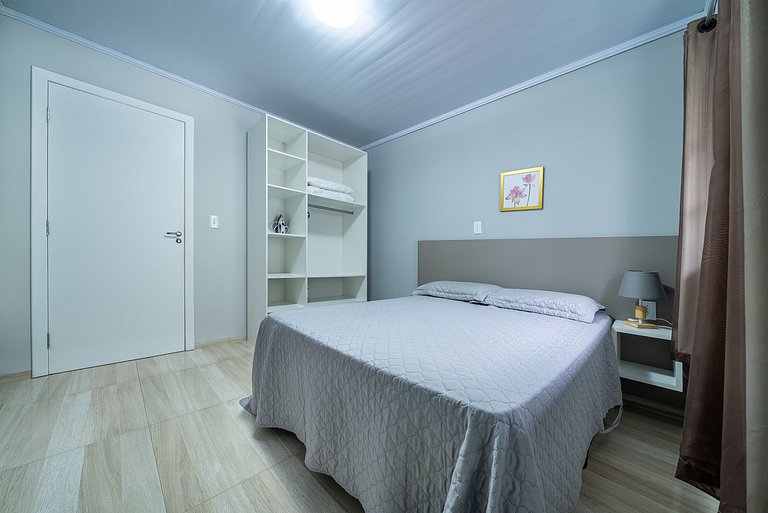 022 - Residencial com Piscina e Jacuzzi em Bombas