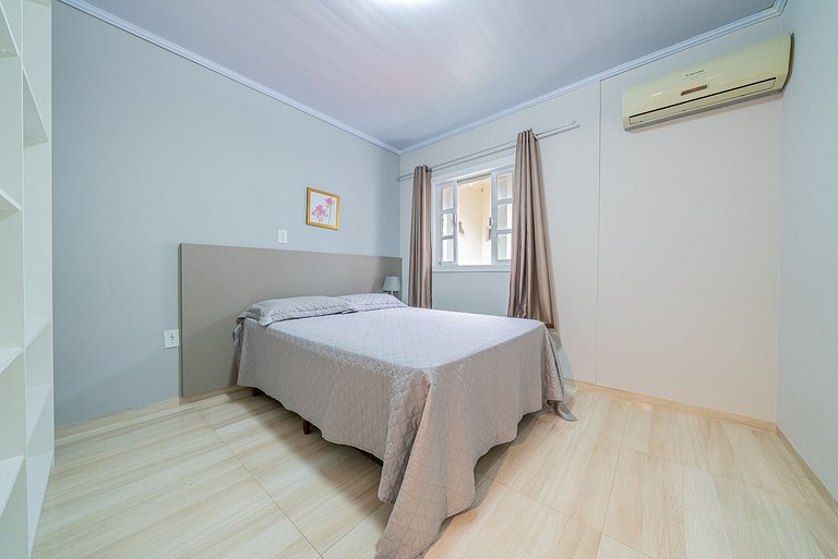 022 - Residencial com Piscina e Jacuzzi em Bombas