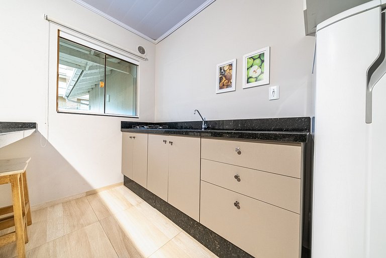 022 - Residencial com Piscina e Jacuzzi em Bombas