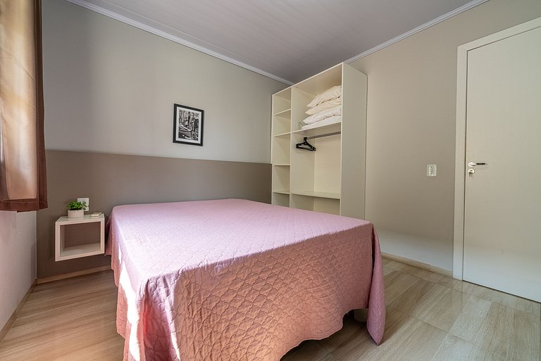 023 - Residencial com Piscina e Jacuzzi em Bombas