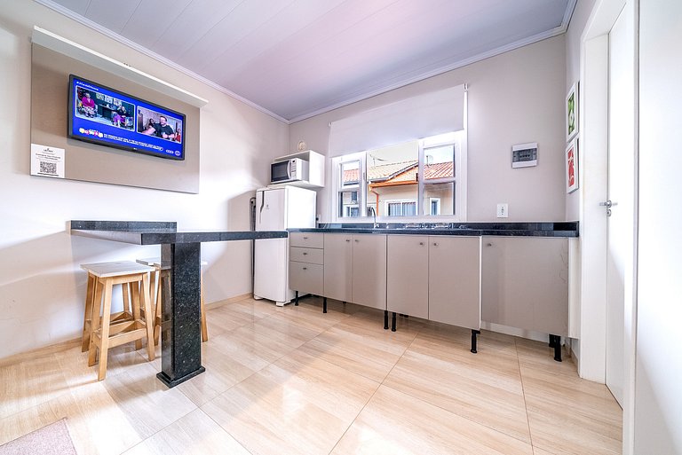 023 - Residencial com Piscina e Jacuzzi em Bombas