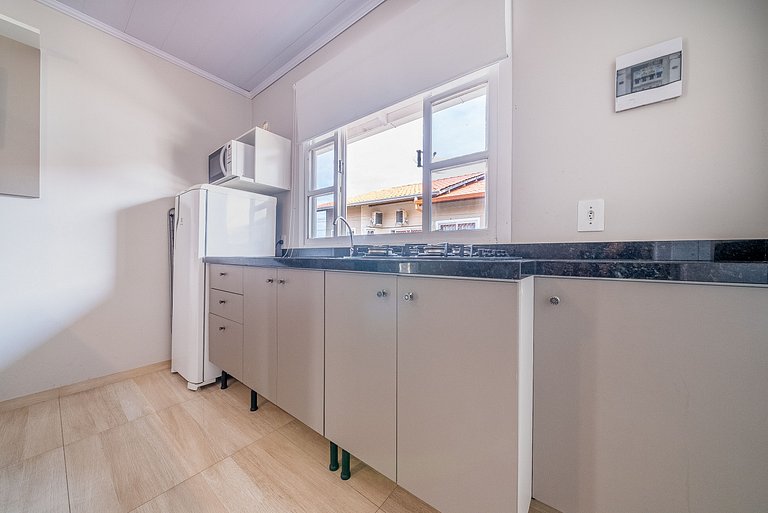 023 - Residencial com Piscina e Jacuzzi em Bombas