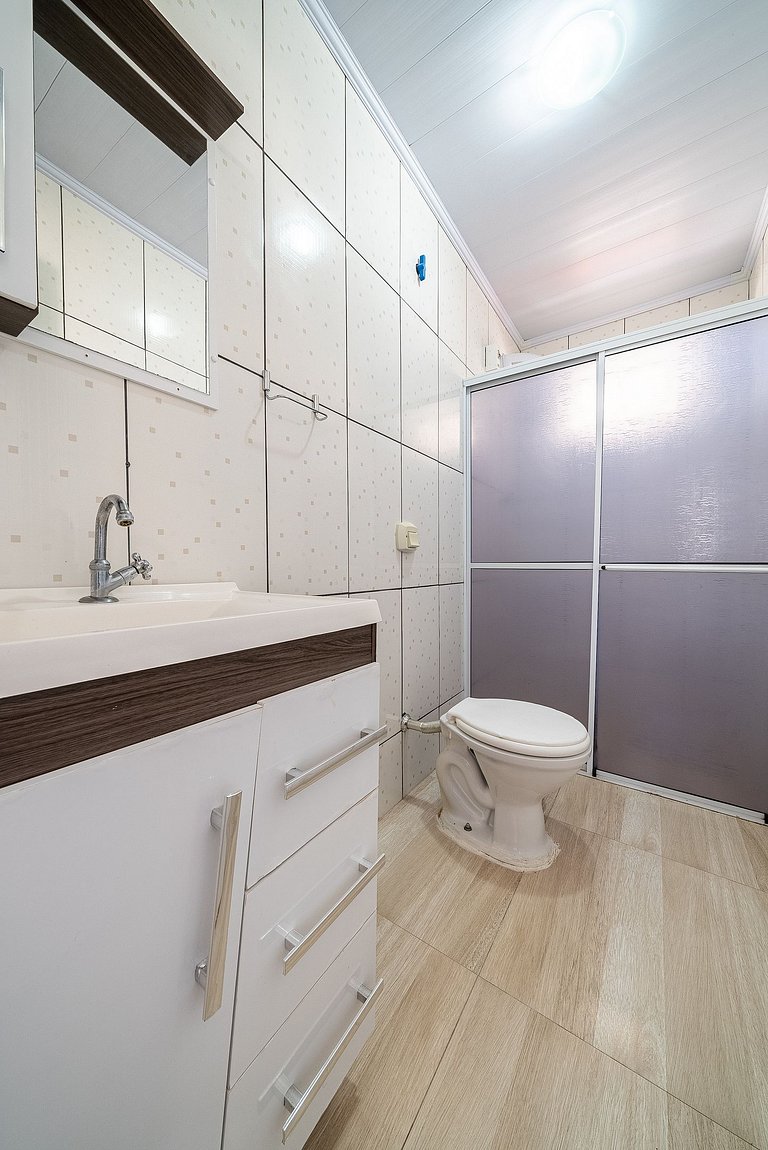023 - Residencial com Piscina e Jacuzzi em Bombas