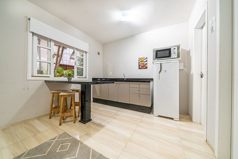 025 - Residencial com Piscina e Jacuzzi em Bombas