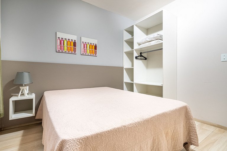 025 - Residencial com Piscina e Jacuzzi em Bombas