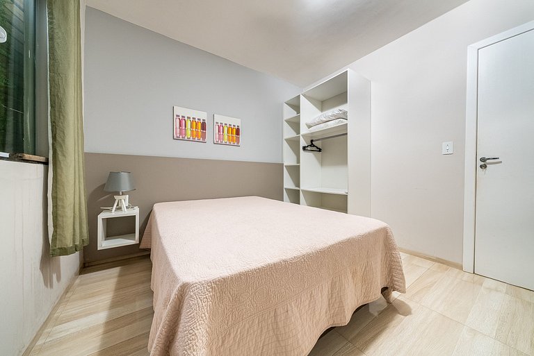 025 - Residencial com Piscina e Jacuzzi em Bombas