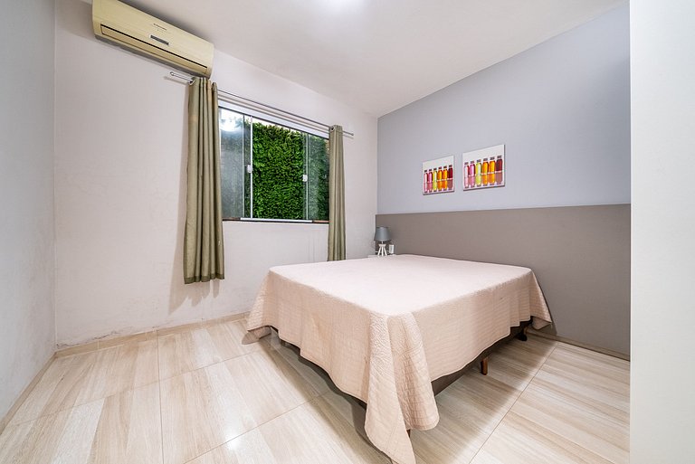 025 - Residencial com Piscina e Jacuzzi em Bombas