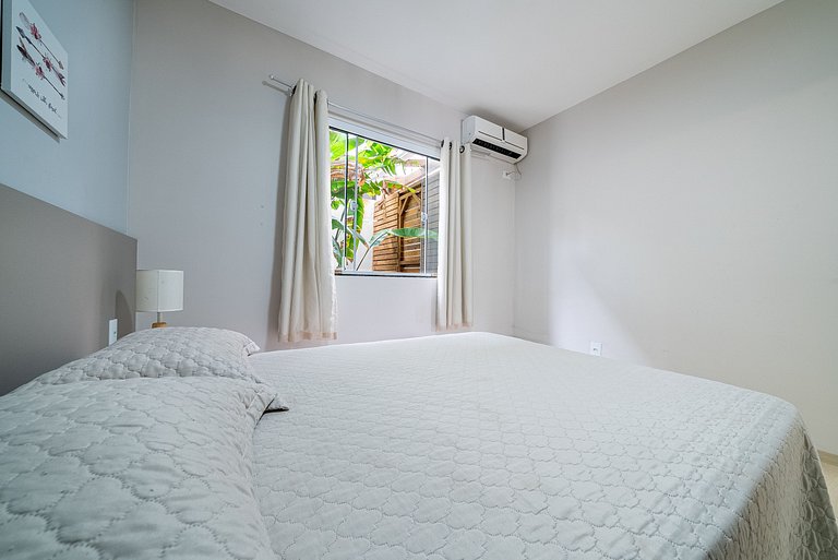 026 - Residencial com Piscina e Jacuzzi em Bombas
