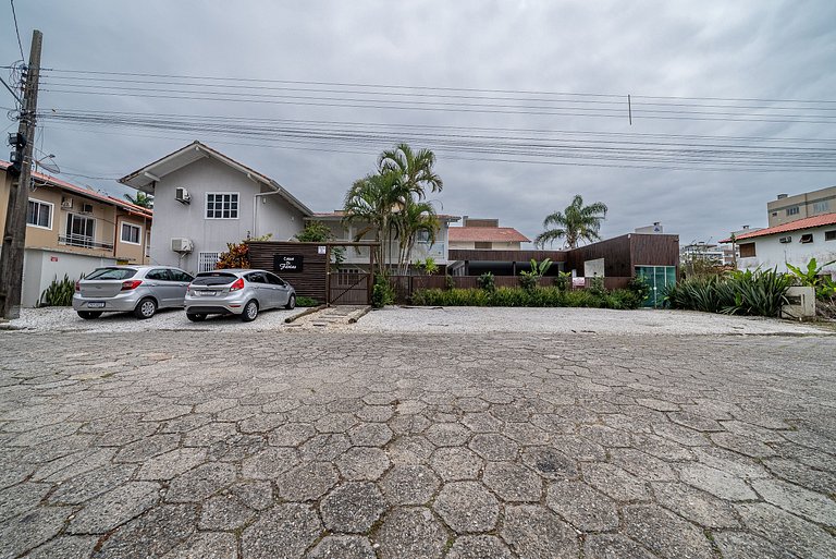 026 - Residencial com Piscina e Jacuzzi em Bombas