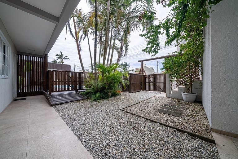 026 - Residencial com Piscina e Jacuzzi em Bombas