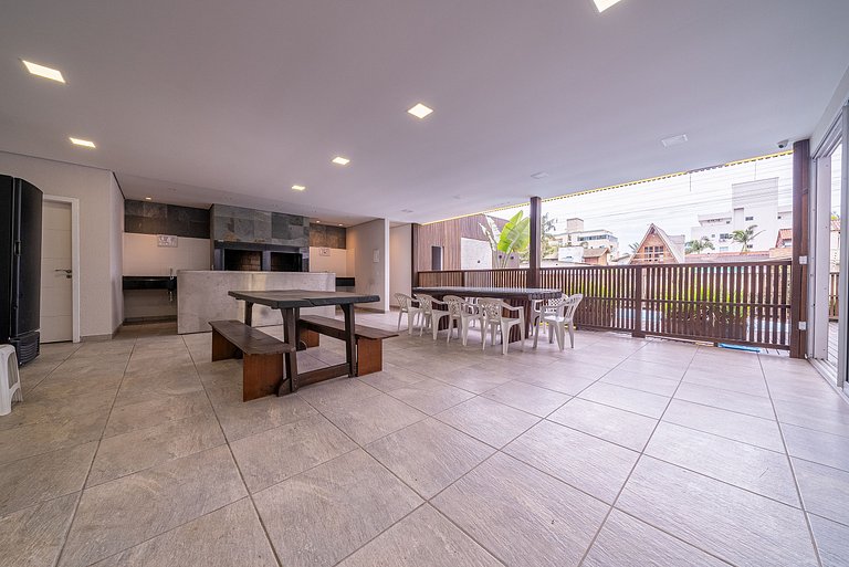 026 - Residencial com Piscina e Jacuzzi em Bombas
