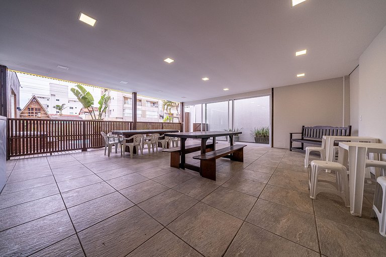 026 - Residencial com Piscina e Jacuzzi em Bombas