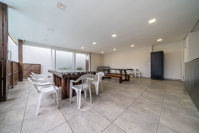 026 - Residencial com Piscina e Jacuzzi em Bombas