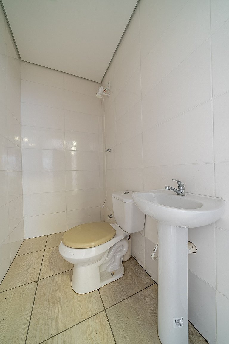 026 - Residencial com Piscina e Jacuzzi em Bombas