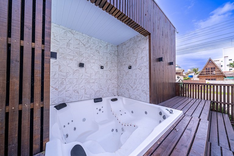 026 - Residencial com Piscina e Jacuzzi em Bombas