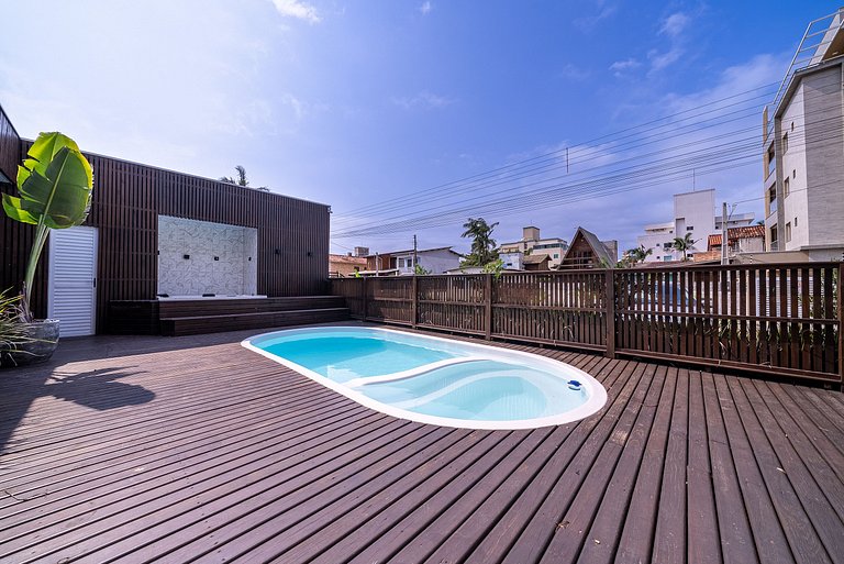 026 - Residencial com Piscina e Jacuzzi em Bombas