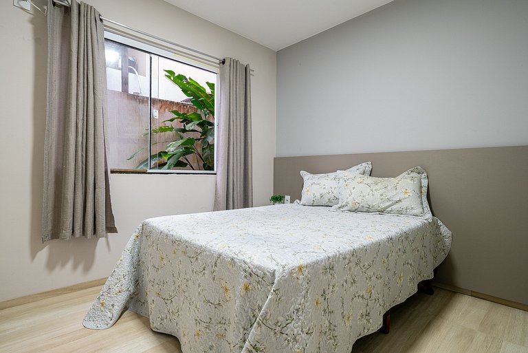 027 - Residencial com Piscina e Jacuzzi em Bombas