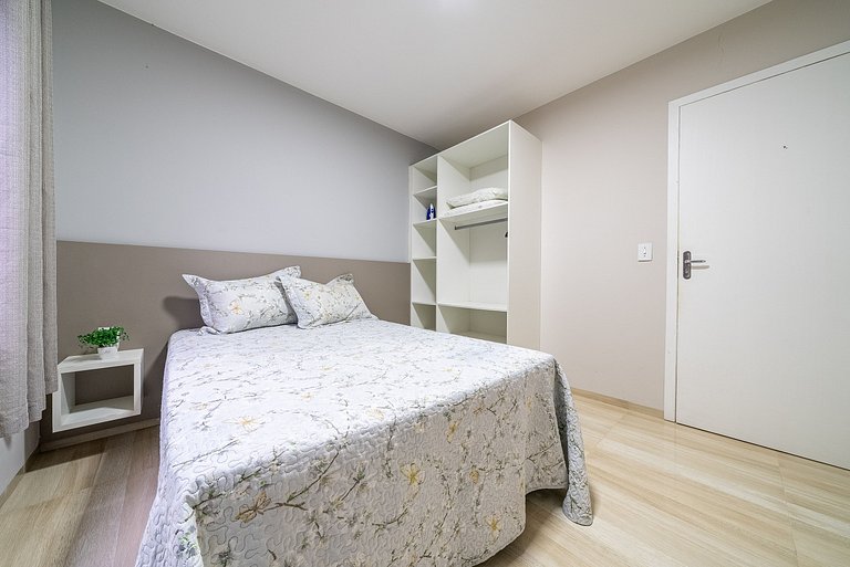 027 - Residencial com Piscina e Jacuzzi em Bombas