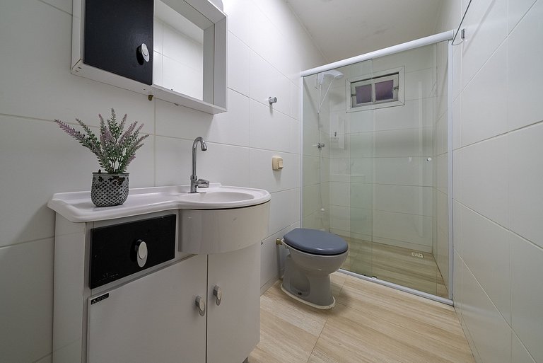027 - Residencial com Piscina e Jacuzzi em Bombas