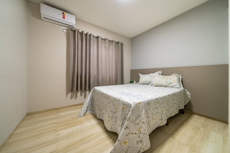 027 - Residencial com Piscina e Jacuzzi em Bombas