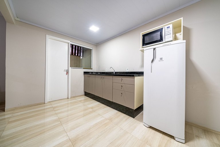027 - Residencial com Piscina e Jacuzzi em Bombas
