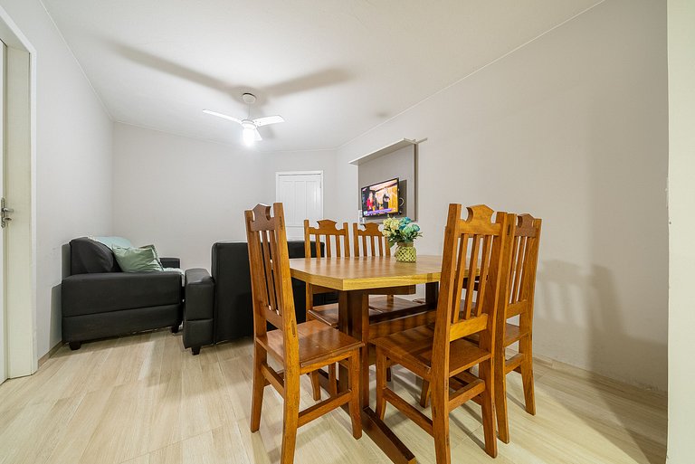 027 - Residencial com Piscina e Jacuzzi em Bombas