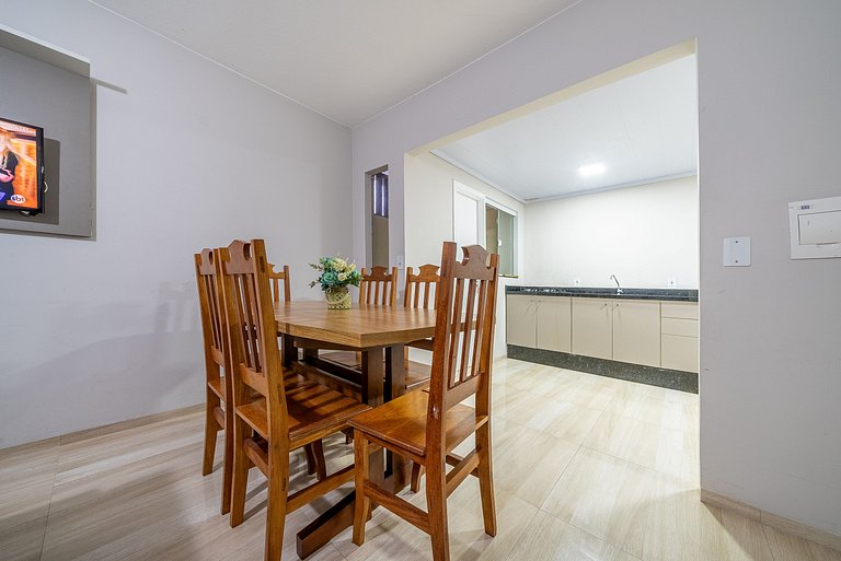 027 - Residencial com Piscina e Jacuzzi em Bombas