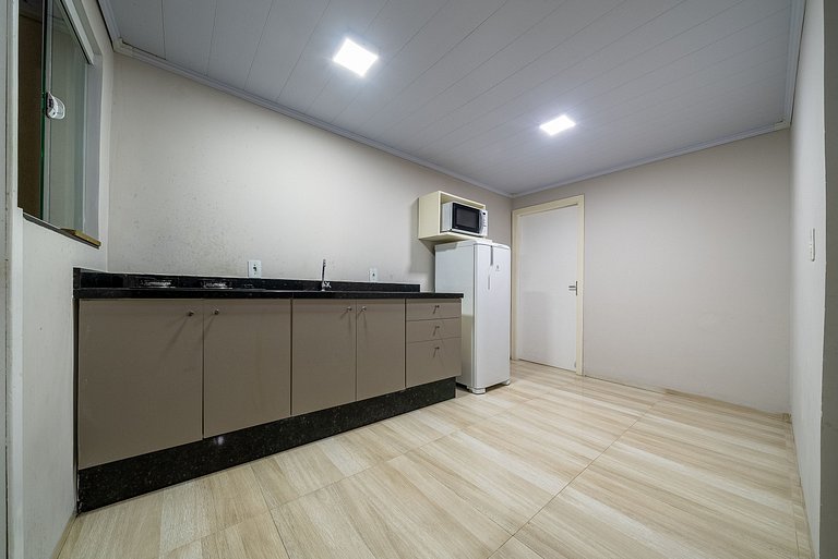 027 - Residencial com Piscina e Jacuzzi em Bombas