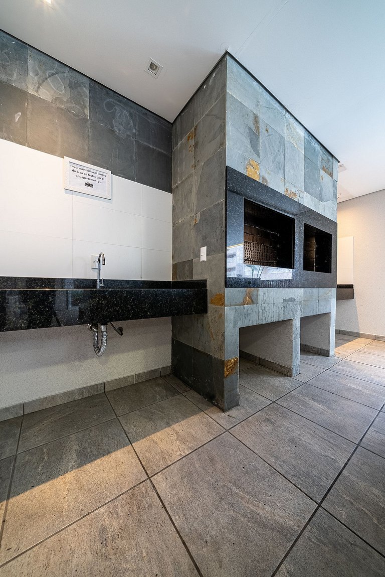028 - Residencial com Piscina e Jacuzzi em Bombas
