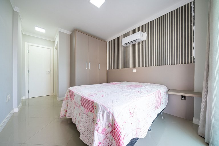 248 - Lindo apartamento na praia de Bombas