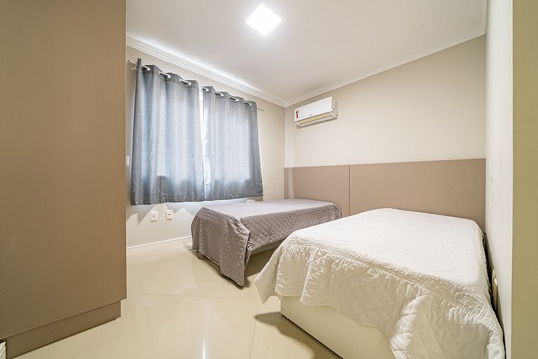 248 - Lindo apartamento na praia de Bombas