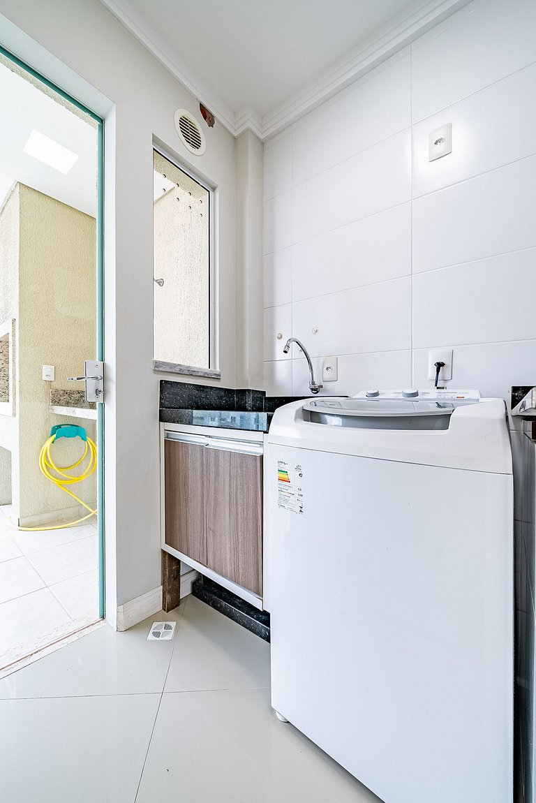 248 - Lindo apartamento na praia de Bombas