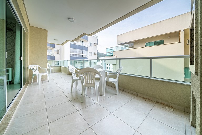 248 - Lindo apartamento na praia de Bombas