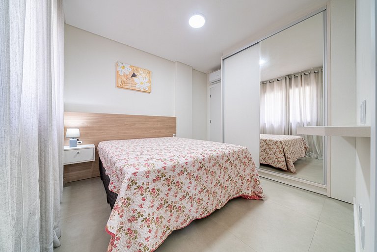 060 - Apartamento de dois dormitórios na praia de Bombas