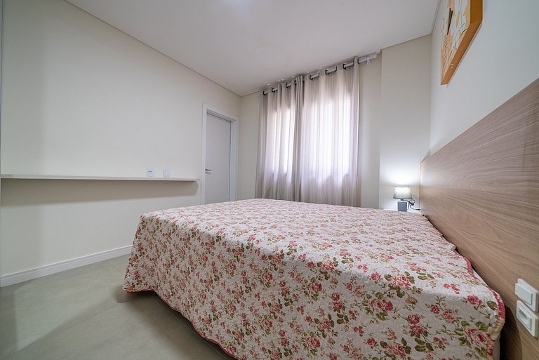 060 - Apartamento de dois dormitórios na praia de Bombas