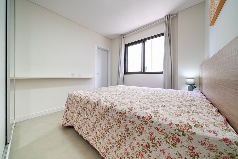 060 - Apartamento de dois dormitórios na praia de Bombas