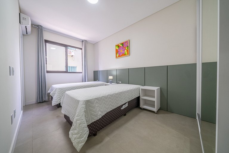 060 - Apartamento de dois dormitórios na praia de Bombas
