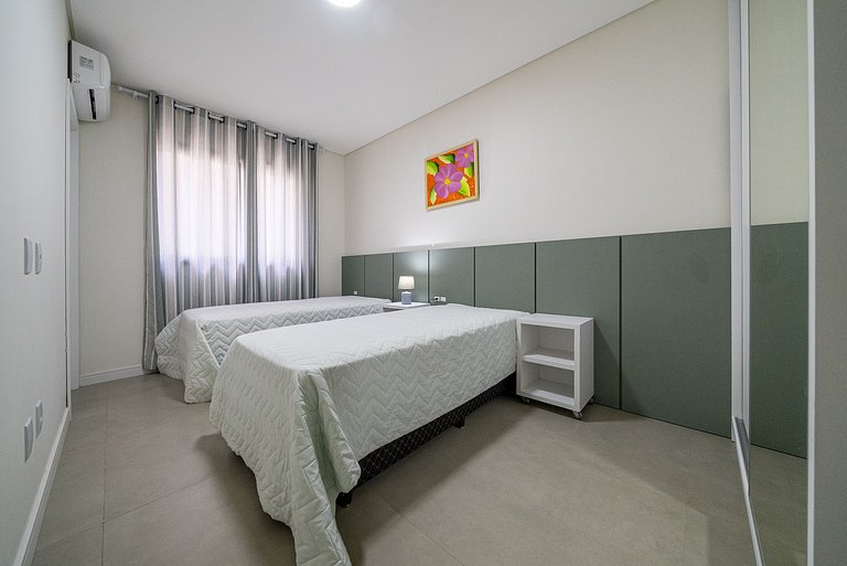 060 - Apartamento de dois dormitórios na praia de Bombas