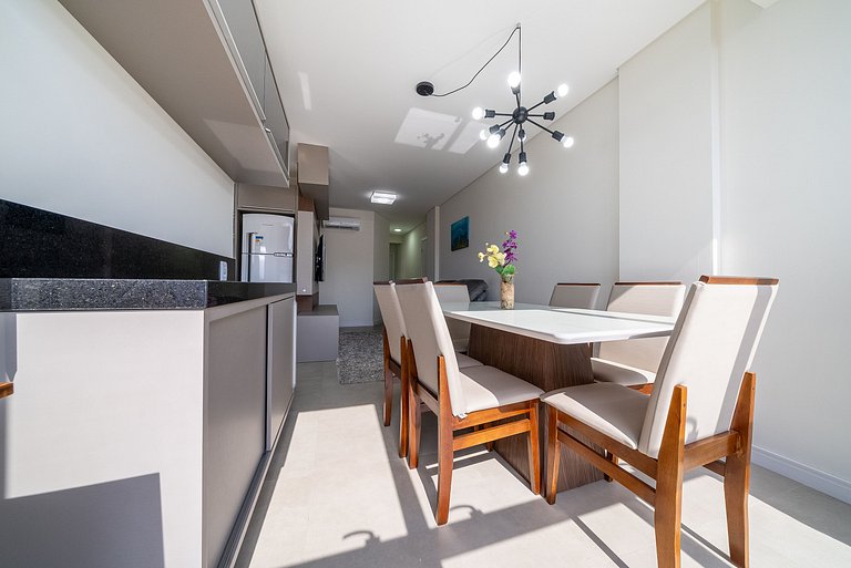 060 - Apartamento de dois dormitórios na praia de Bombas