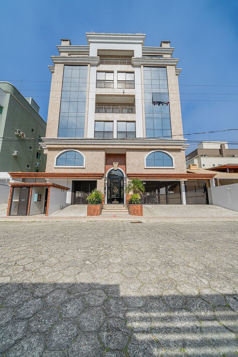 060 - Apartamento de dois dormitórios na praia de Bombas