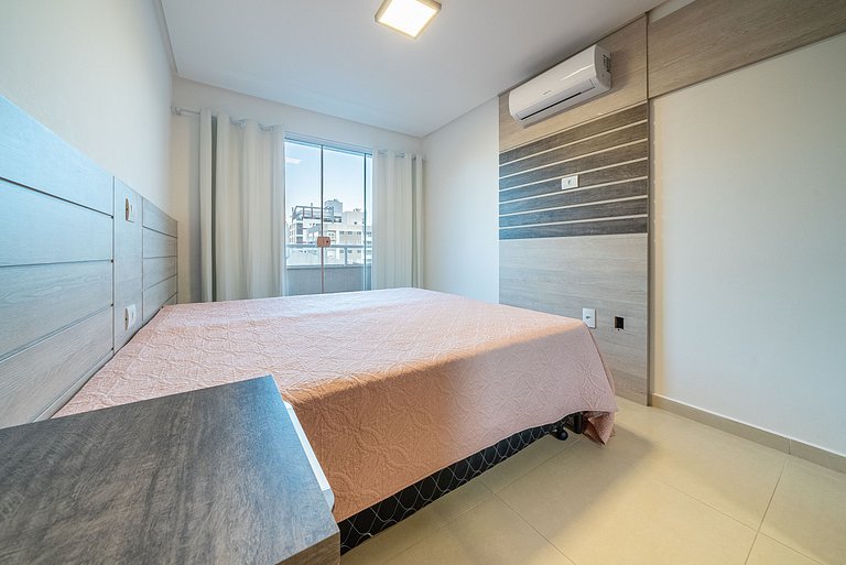 041 - Amplo Apartamento na Praia de Bombas