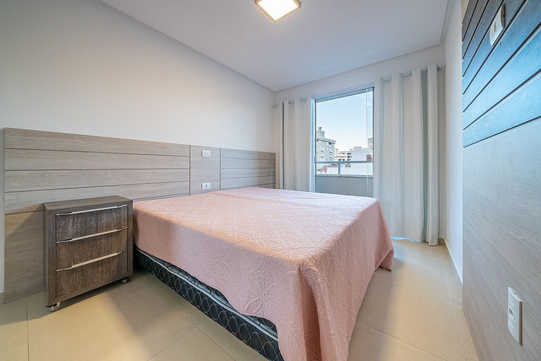 041 - Amplo Apartamento na Praia de Bombas